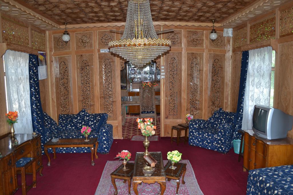 新布尔布尔船屋集团酒店 Durgjan 外观 照片