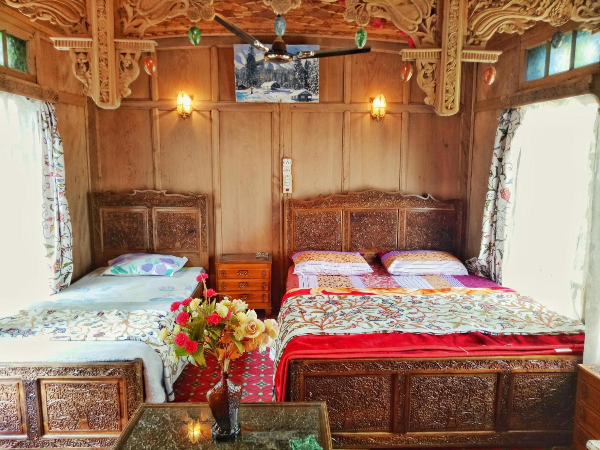 新布尔布尔船屋集团酒店 Durgjan 外观 照片