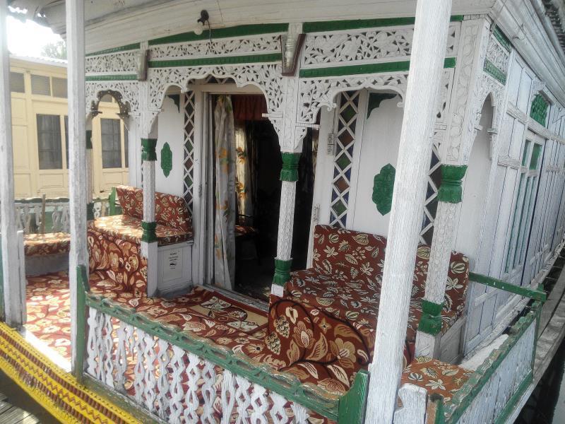 新布尔布尔船屋集团酒店 Durgjan 外观 照片