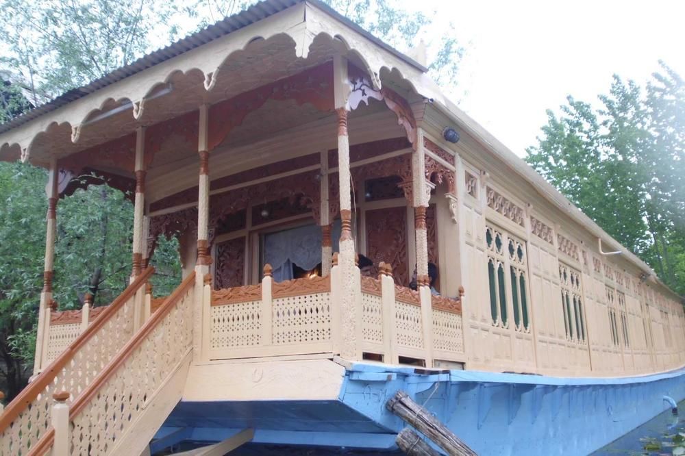 新布尔布尔船屋集团酒店 Durgjan 外观 照片