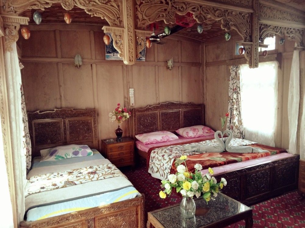 新布尔布尔船屋集团酒店 Durgjan 外观 照片