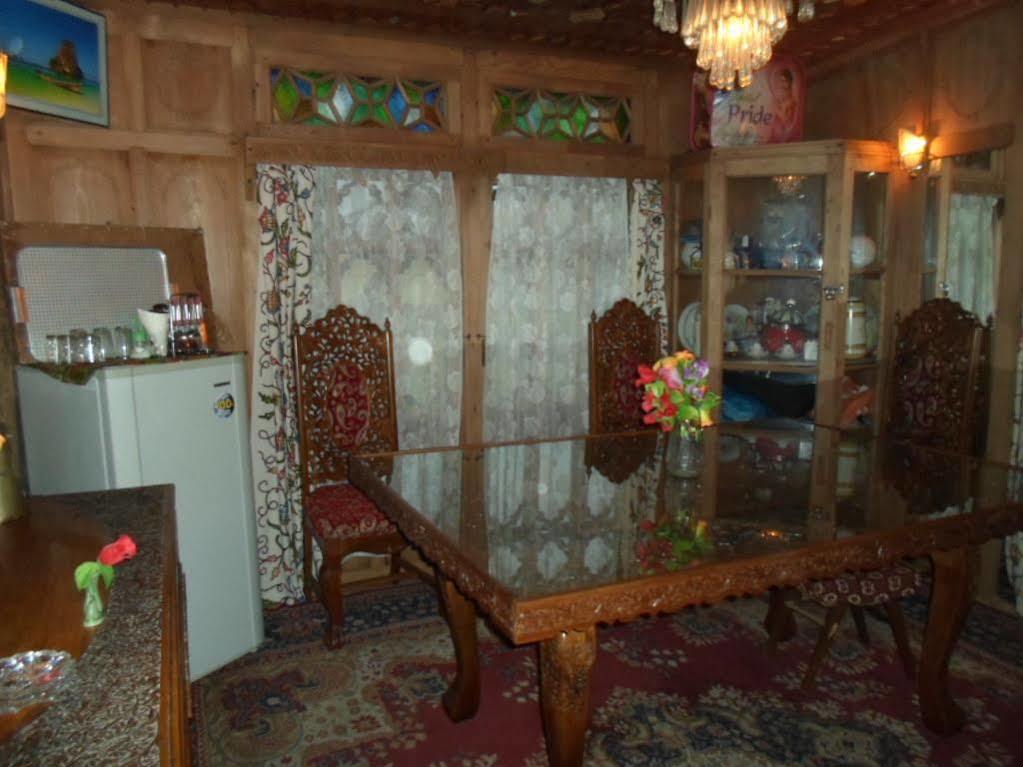 新布尔布尔船屋集团酒店 Durgjan 外观 照片