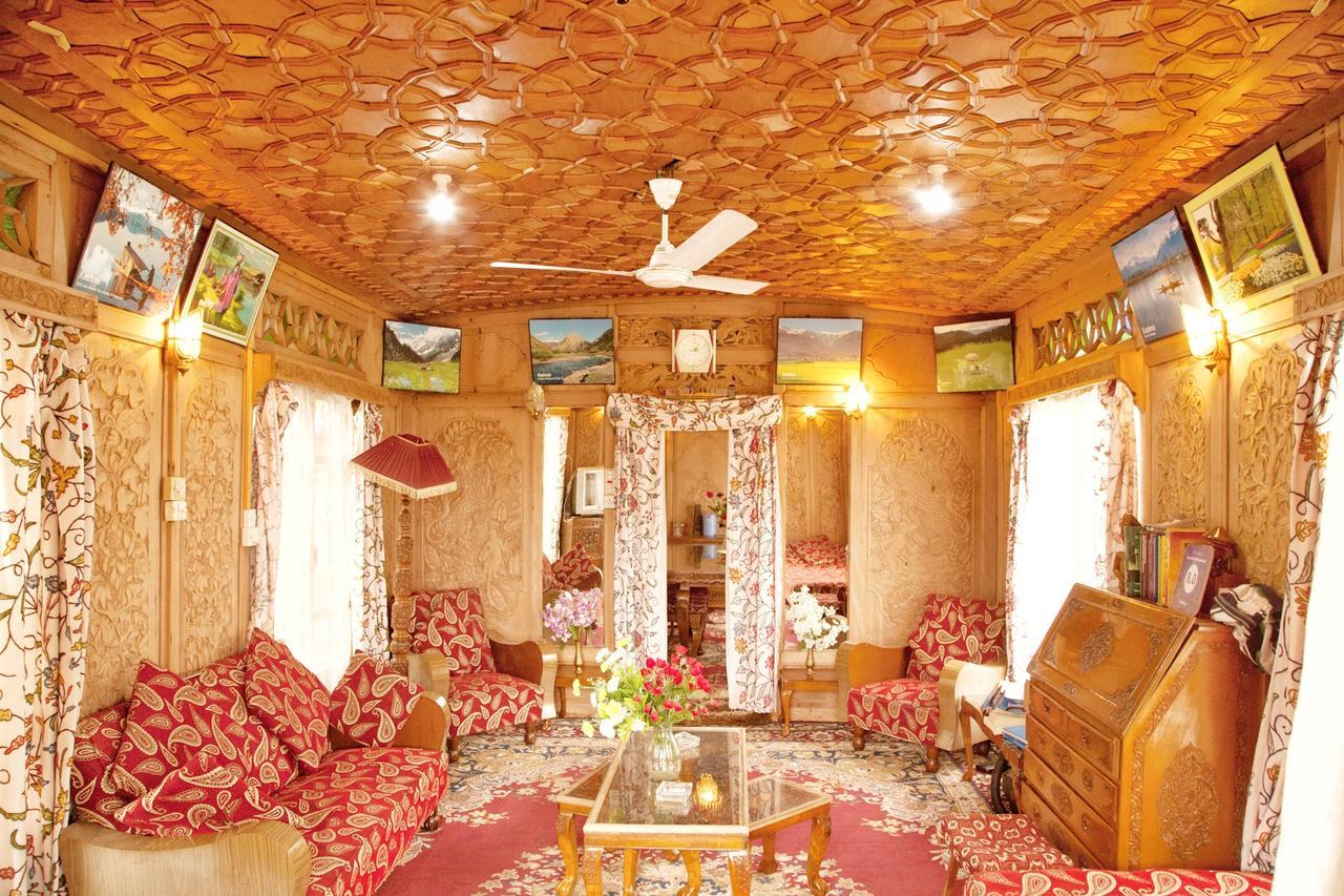 新布尔布尔船屋集团酒店 Durgjan 外观 照片