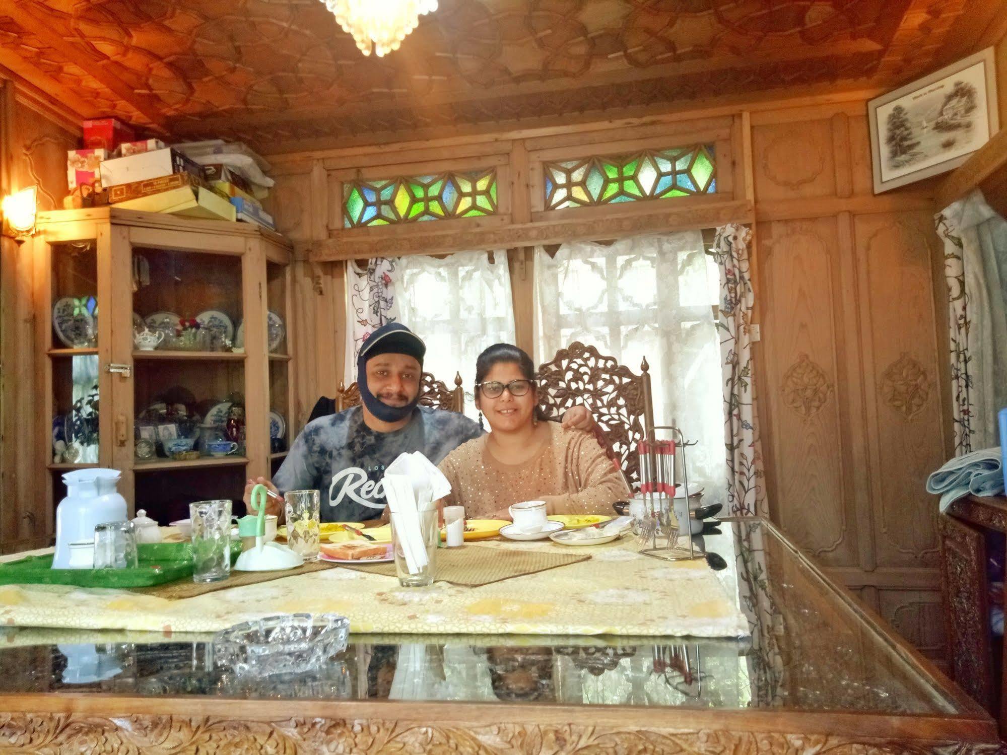 新布尔布尔船屋集团酒店 Durgjan 外观 照片
