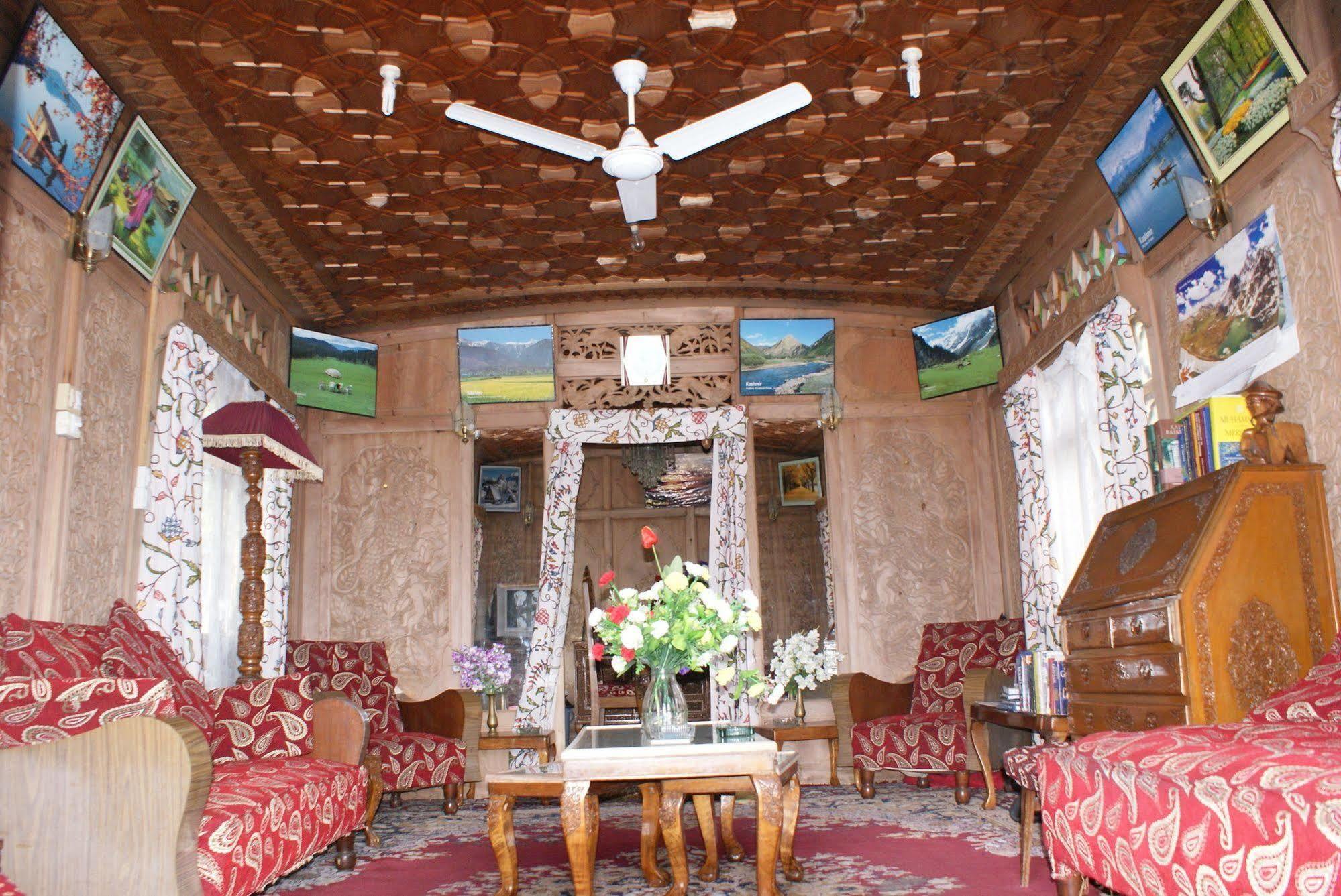 新布尔布尔船屋集团酒店 Durgjan 外观 照片